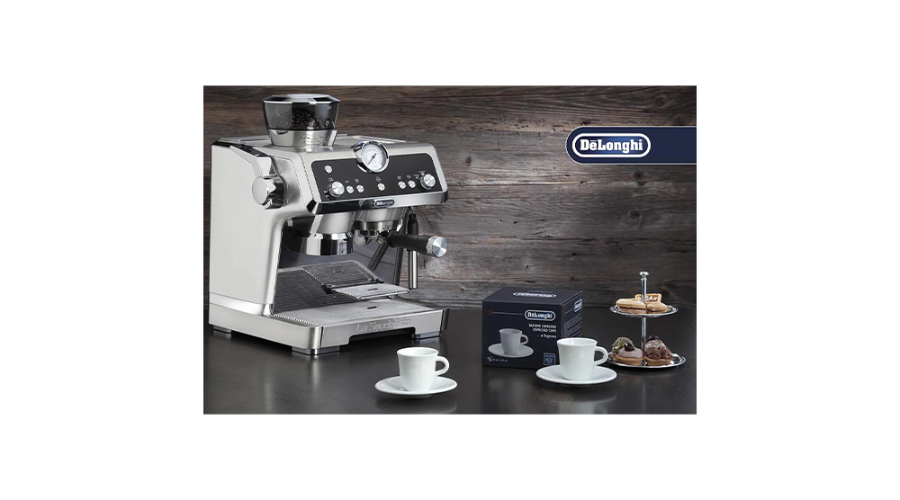 Delonghi tognana porcelaine espresso cups DLSC308 feature 3 lifestyle image with a coffee machine