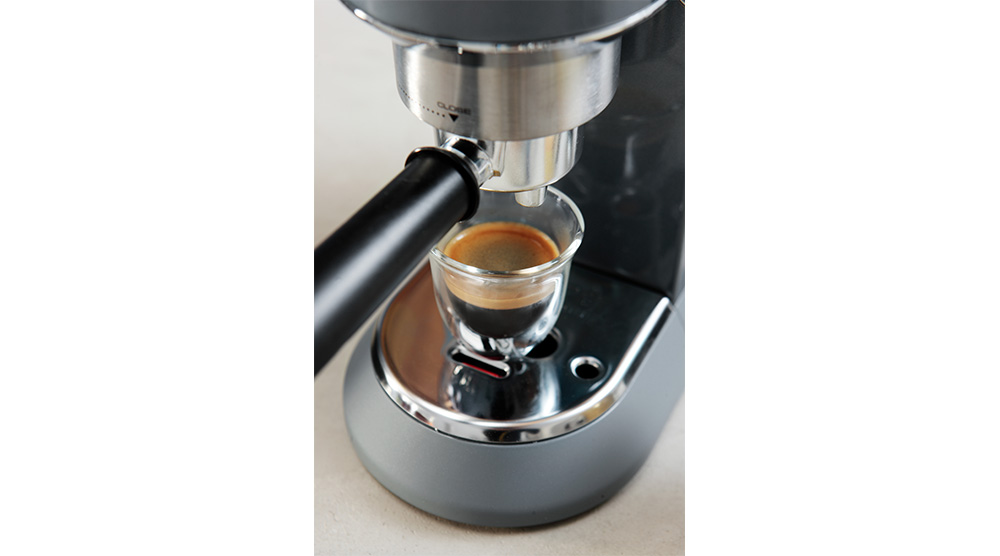 Delonghi dedica metallics pump coffee machine mesmerising azure features 3